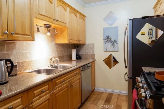 15344 Weddington Street 104, Sherman Oaks, CA 91411