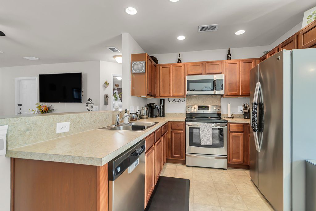 Image 12 of property listing at 146 Brittondale Road, Summerville, SC 29485