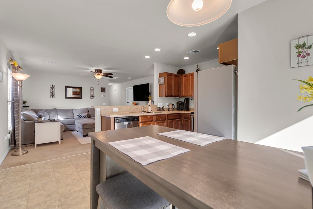 Image 13 of property listing at 146 Brittondale Road, Summerville, SC 29485