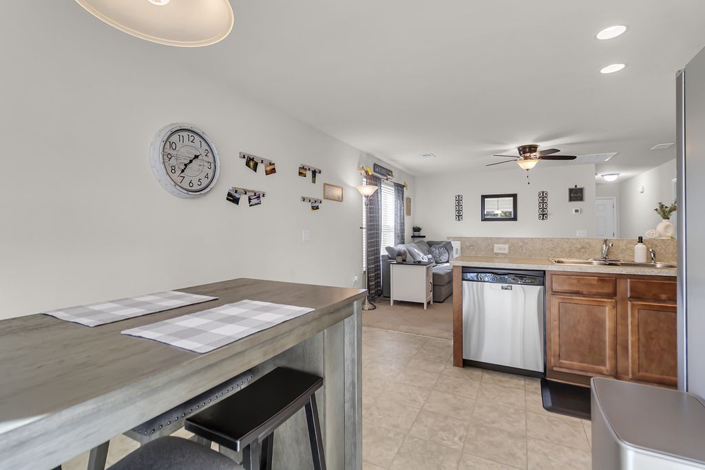 Image 14 of property listing at 146 Brittondale Road, Summerville, SC 29485