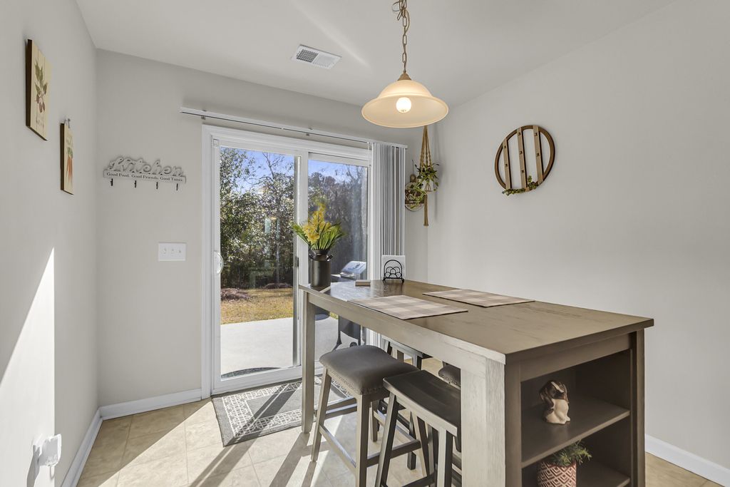 Image 15 of property listing at 146 Brittondale Road, Summerville, SC 29485