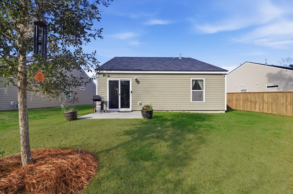 Image 18 of property listing at 146 Brittondale Road, Summerville, SC 29485