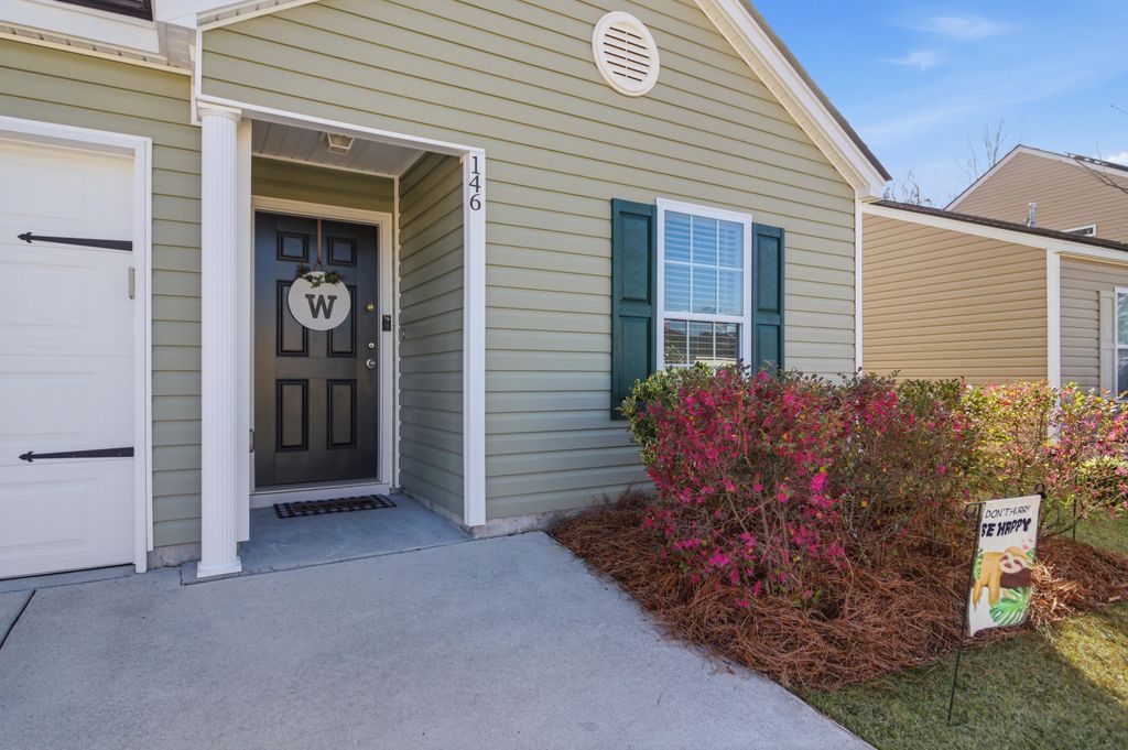 Image 2 of property listing at 146 Brittondale Road, Summerville, SC 29485