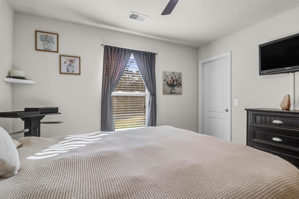 Image 22 of property listing at 146 Brittondale Road, Summerville, SC 29485