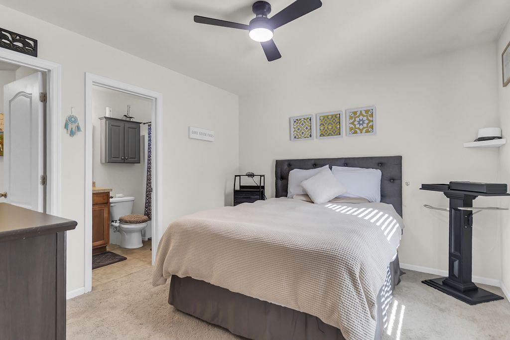 Image 23 of property listing at 146 Brittondale Road, Summerville, SC 29485