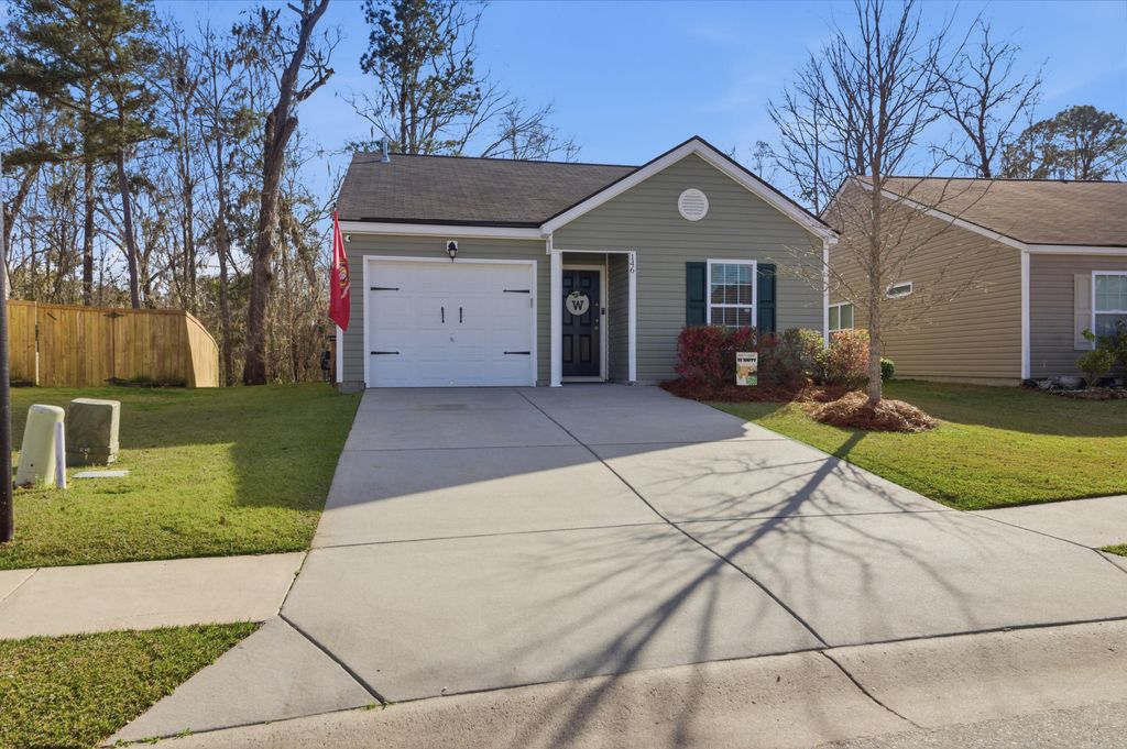 Image 3 of property listing at 146 Brittondale Road, Summerville, SC 29485