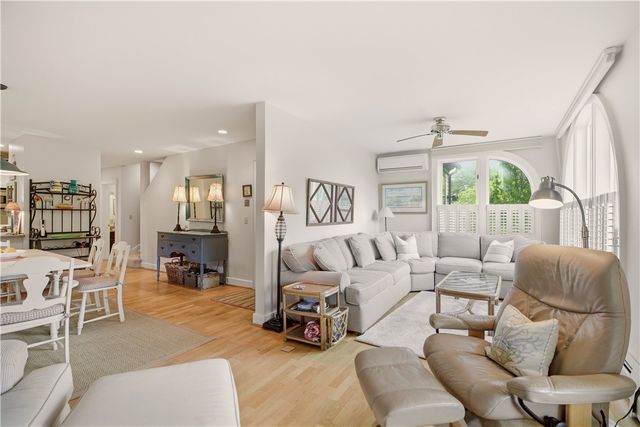 158 Narragansett Avenue I, Newport, RI 02840