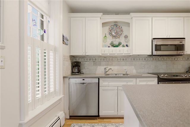 158 Narragansett Avenue I, Newport, RI 02840