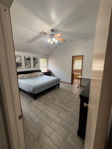 1800 Meadow Run Drive, Moore, OK 73160