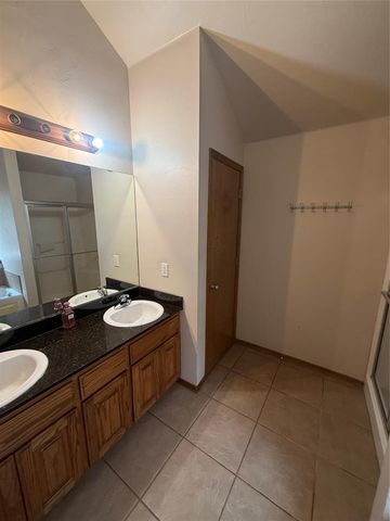 1800 Meadow Run Drive, Moore, OK 73160