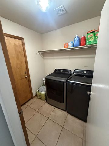 1800 Meadow Run Drive, Moore, OK 73160