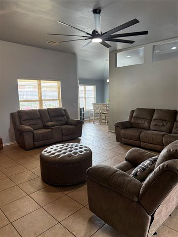 1800 Meadow Run Drive, Moore, OK 73160