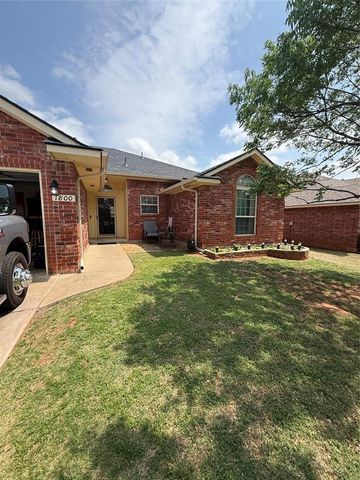 1800 Meadow Run Drive, Moore, OK 73160