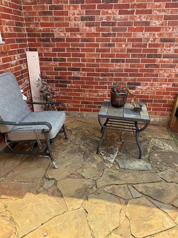 1800 Meadow Run Drive, Moore, OK 73160