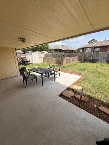 1800 Meadow Run Drive, Moore, OK 73160