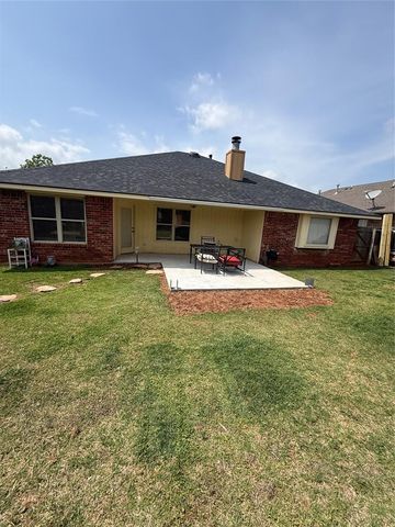 1800 Meadow Run Drive, Moore, OK 73160