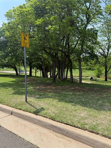 1800 Meadow Run Drive, Moore, OK 73160