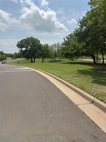 1800 Meadow Run Drive, Moore, OK 73160