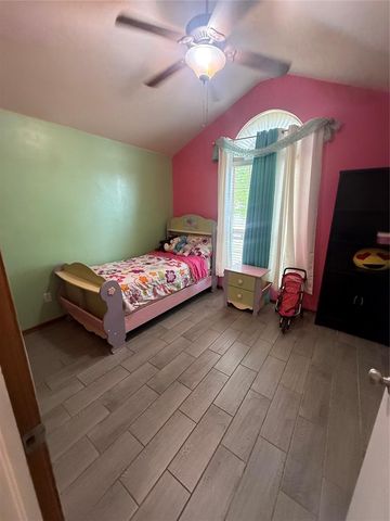 1800 Meadow Run Drive, Moore, OK 73160