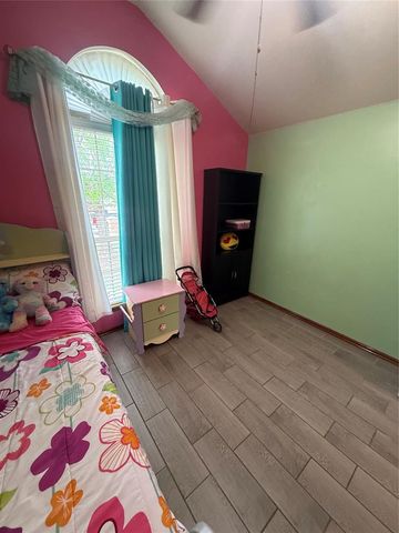 1800 Meadow Run Drive, Moore, OK 73160