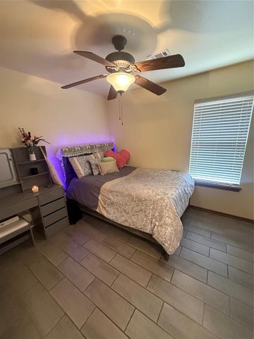 1800 Meadow Run Drive, Moore, OK 73160