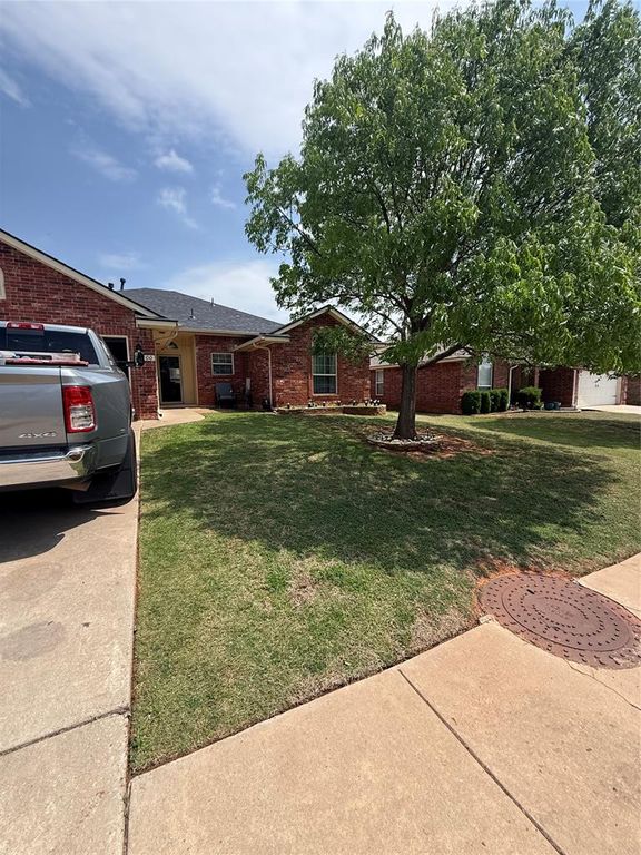 1800 Meadow Run Drive, Moore, OK 73160