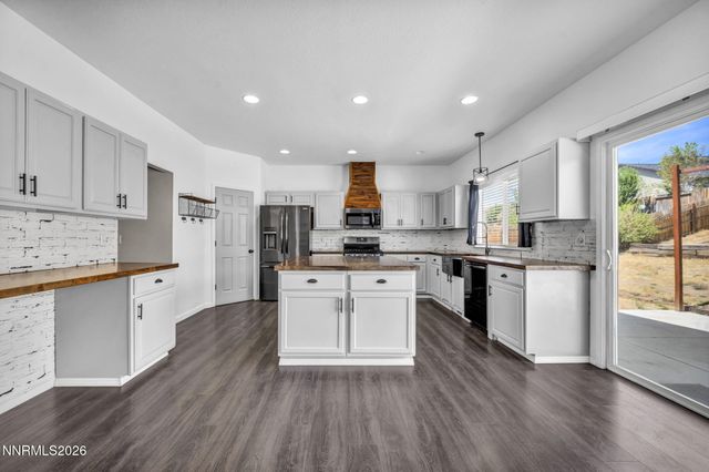 21105 Mount Evans Drive, Reno, NV 89508