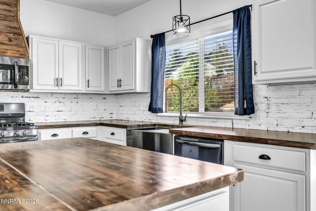 21105 Mount Evans Drive, Reno, NV 89508