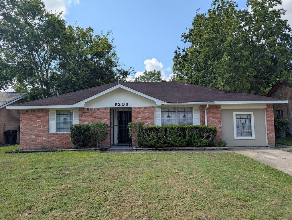 5203 Heathercrest Street, Houston, TX 77045