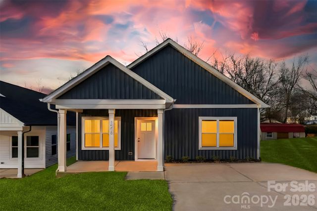 1554 7th Avenue Drive SW, Hickory, NC 28602