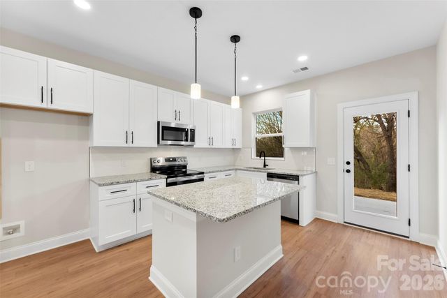 1554 7th Avenue Drive SW, Hickory, NC 28602