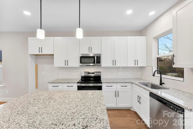 1554 7th Avenue Drive SW, Hickory, NC 28602