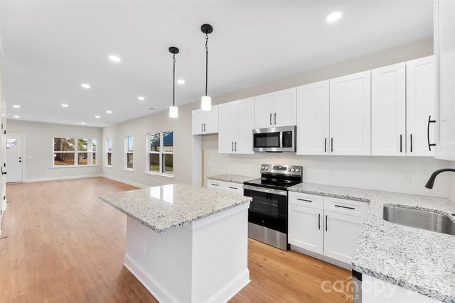 1554 7th Avenue Drive SW, Hickory, NC 28602