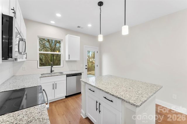 1554 7th Avenue Drive SW, Hickory, NC 28602