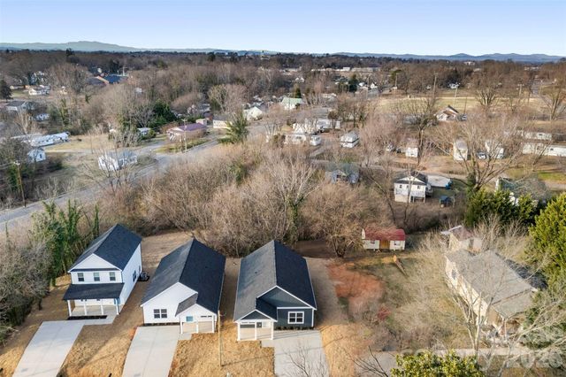 1554 7th Avenue Drive SW, Hickory, NC 28602