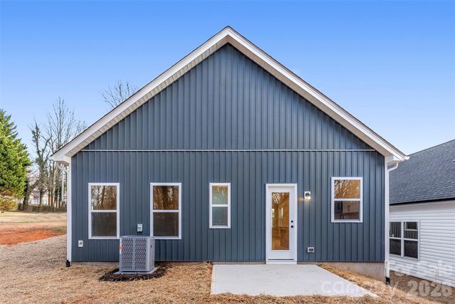 1554 7th Avenue Drive SW, Hickory, NC 28602