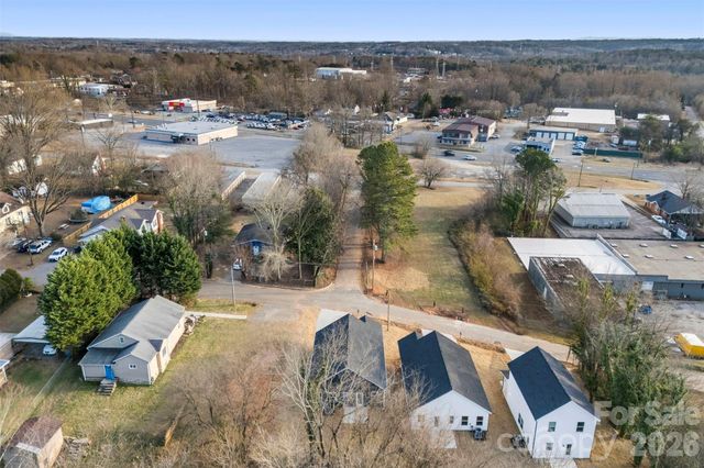 1554 7th Avenue Drive SW, Hickory, NC 28602