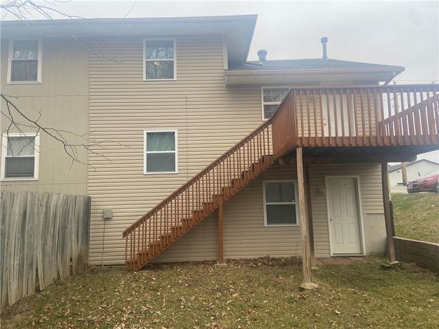 6900 Sobbie Road, Pleasant Valley, MO 64068