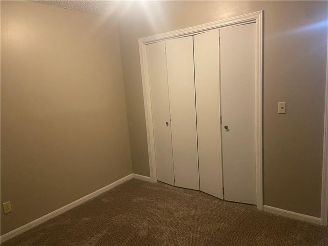 6900 Sobbie Road, Pleasant Valley, MO 64068