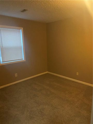 6900 Sobbie Road, Pleasant Valley, MO 64068