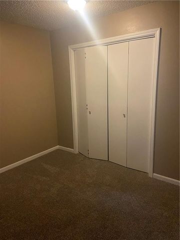 6900 Sobbie Road, Pleasant Valley, MO 64068