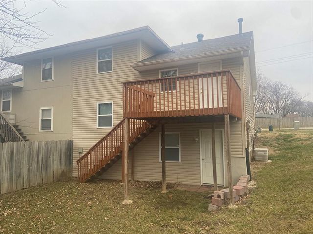 6900 Sobbie Road, Pleasant Valley, MO 64068