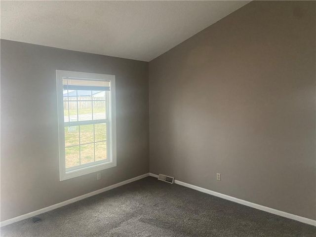 6900 Sobbie Road, Pleasant Valley, MO 64068