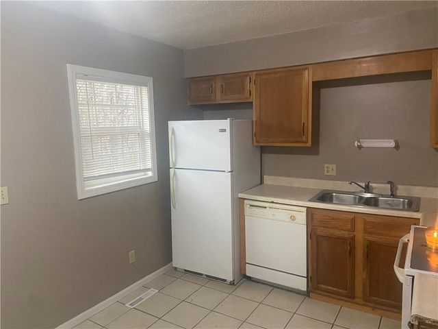 6900 Sobbie Road, Pleasant Valley, MO 64068