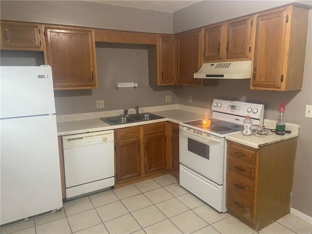 6900 Sobbie Road, Pleasant Valley, MO 64068