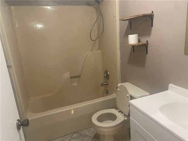 6900 Sobbie Road, Pleasant Valley, MO 64068