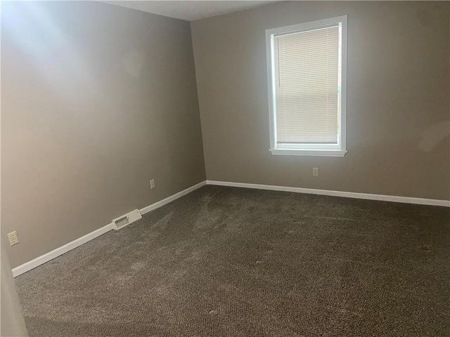 6900 Sobbie Road, Pleasant Valley, MO 64068