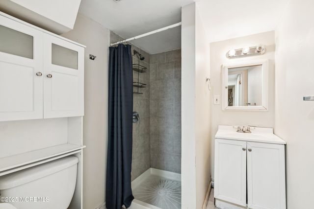 61 Duley Avenue, Edison, NJ 08817