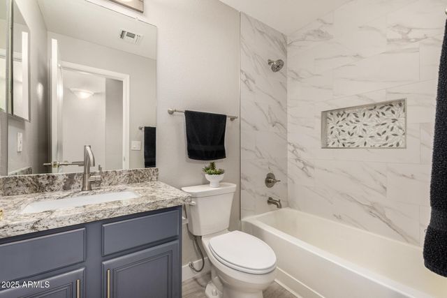 911 E LOVEGRASS Drive, San Tan Valley, AZ 85143