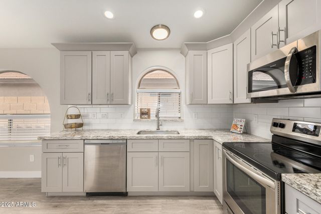 911 E LOVEGRASS Drive, San Tan Valley, AZ 85143